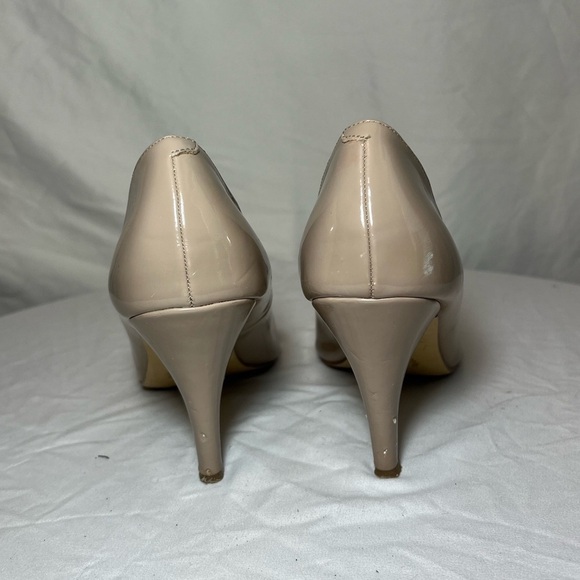 Fergalicious by Fergie Nude Patent Leather Pumps - Size 9 - Picture 4 of 9